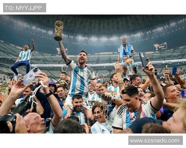 足球明星瞬间变换的魅力照片展示与精彩瞬间回顾