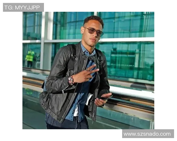 足球明星魅力瞬间男生写真集展现运动与时尚的完美结合